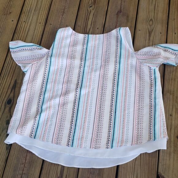 Bisou Bisou cold shoulder top size L - Picture 12 of 12